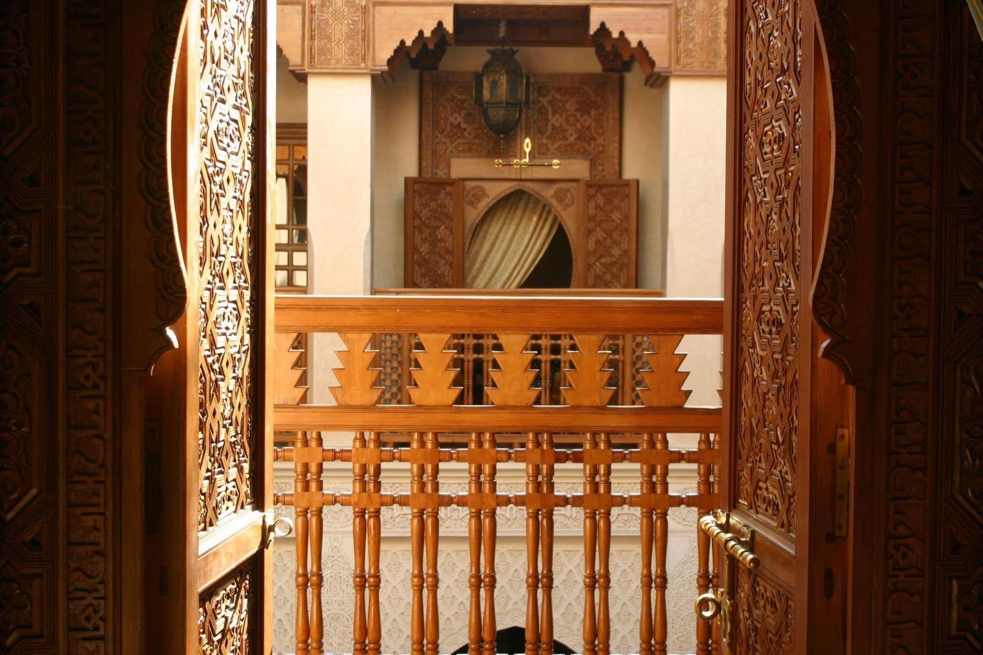 ริย้าด นีซา Hotel มาร์ราเกช ภายนอก รูปภาพ The tomb of Ibn Arafa