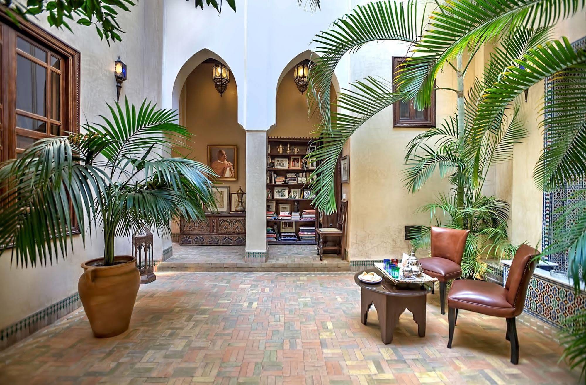 ริย้าด นีซา Hotel มาร์ราเกช ภายนอก รูปภาพ The interior of the library