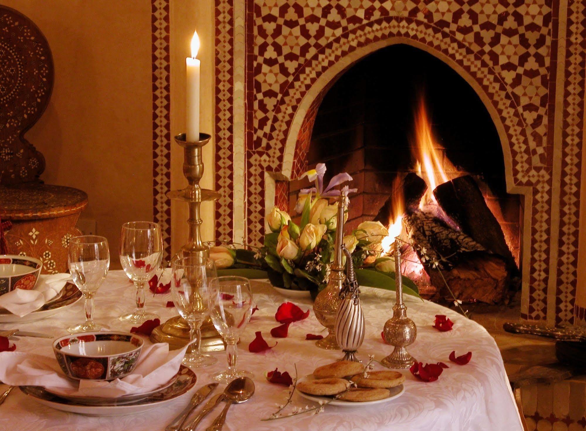 ริย้าด นีซา Hotel มาร์ราเกช ภายนอก รูปภาพ A Moroccan fireplace